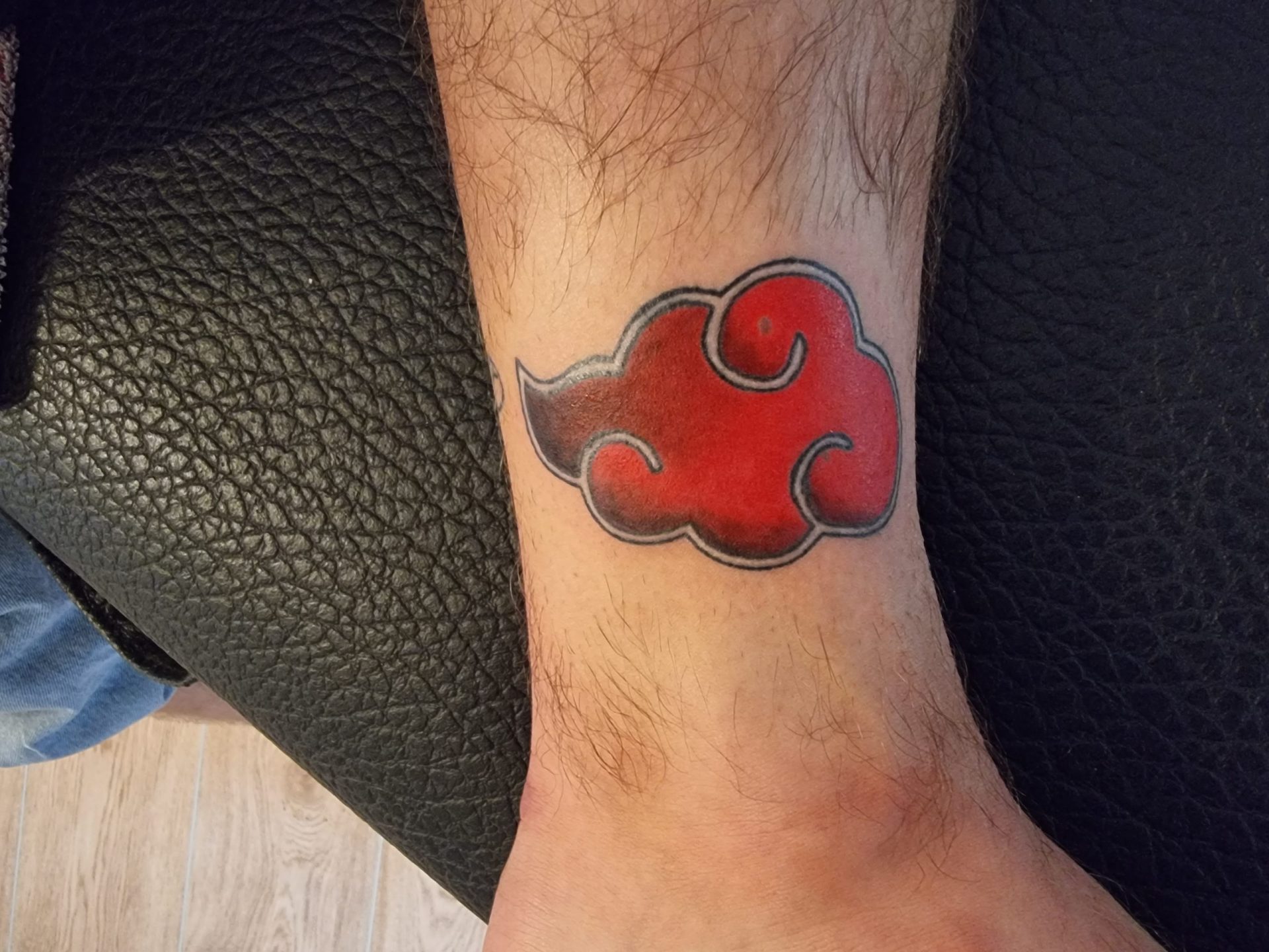 Akatsuki Naruto Tattoo am Fuß – Fräulein Hedera, Herrenberg