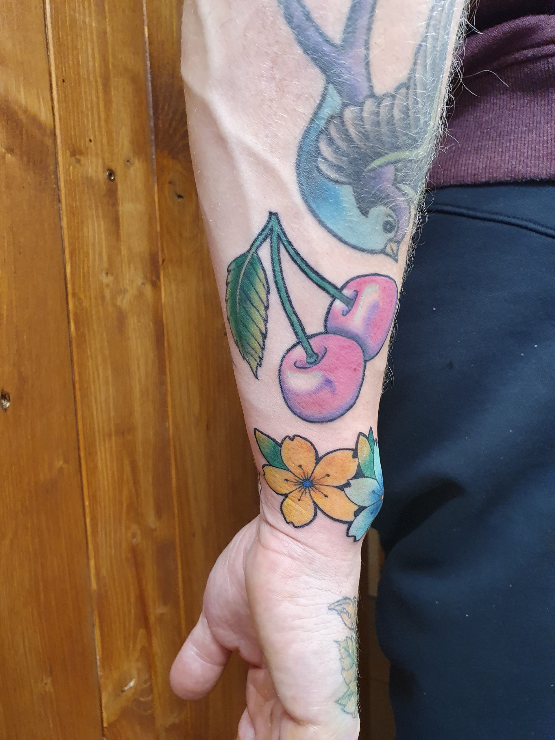 Blume Tattoo am Arm – Fräulein Hedera, Herrenberg