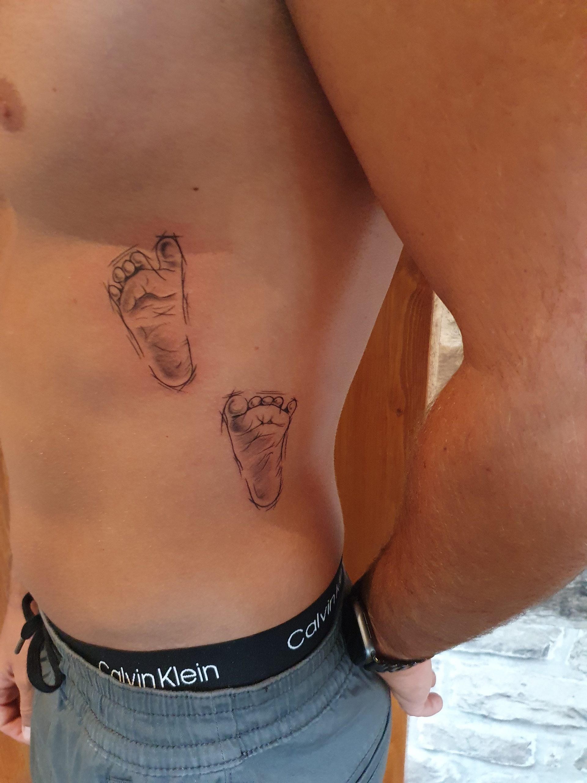 Füße Tattoo an der Rippe – Fräulein Hedera, Herrenberg
