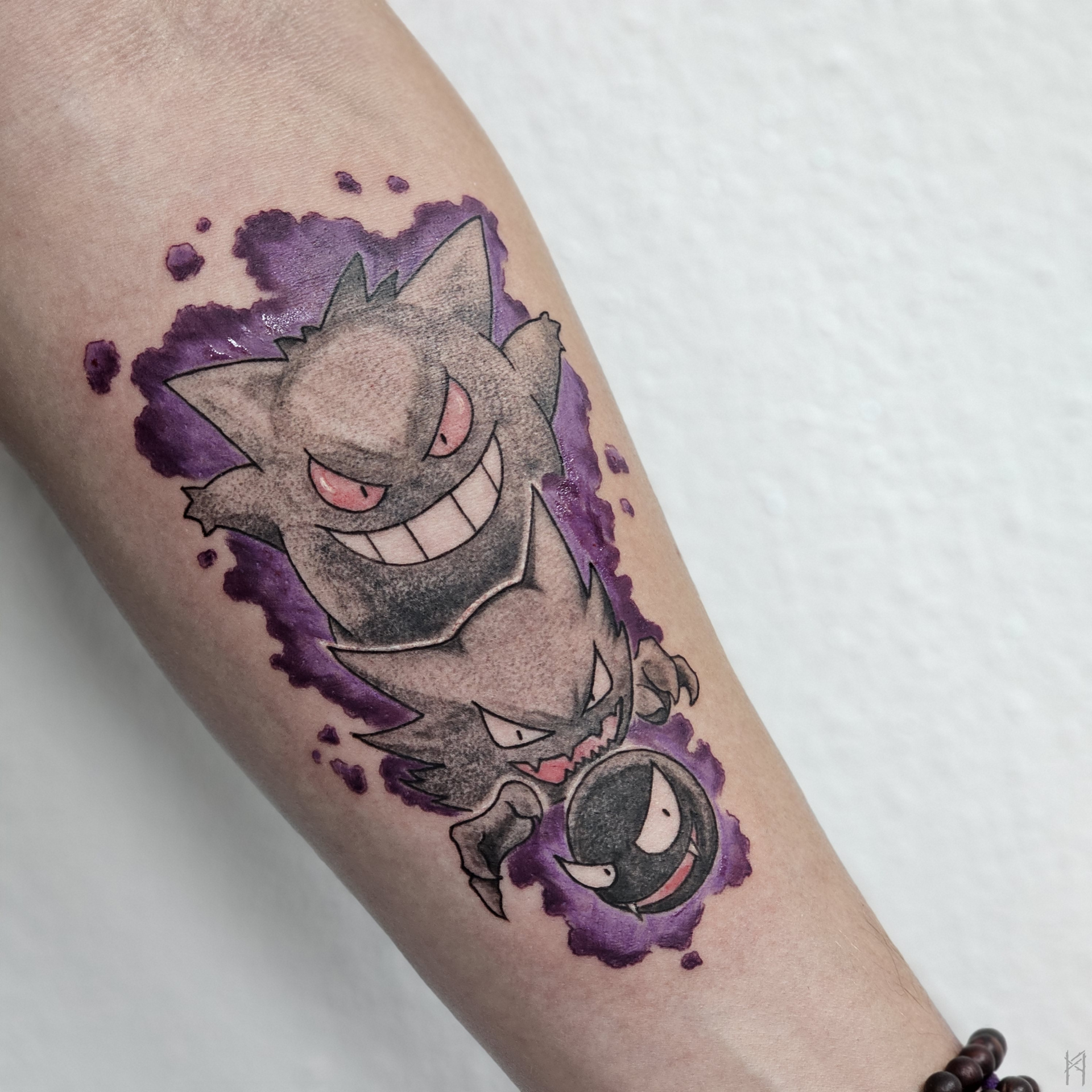 Gengar Tattoo am Arm – Fräulein Hedera, Herrenberg
