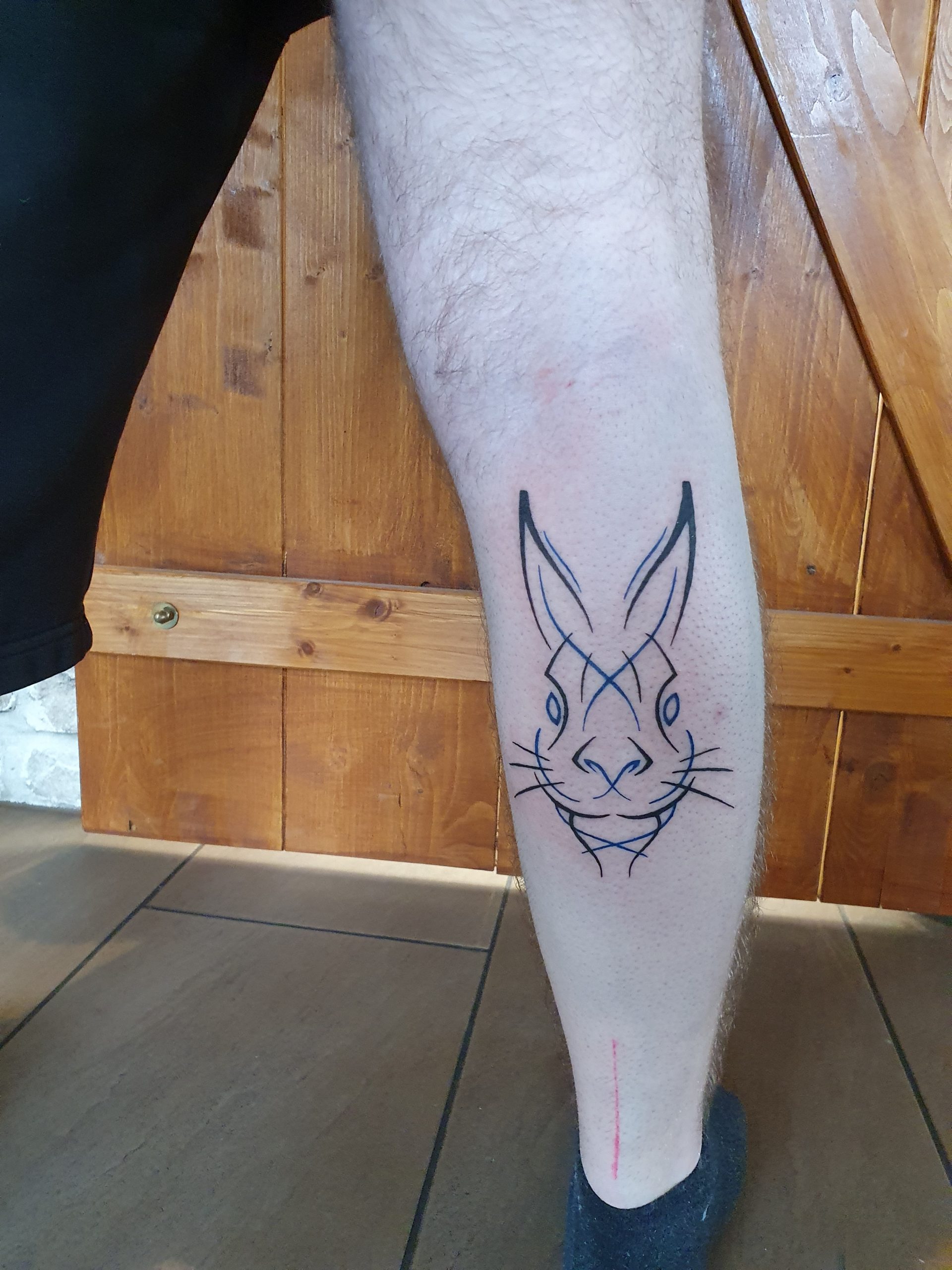 Hase Tattoo am Bein – Fräulein Hedera, Herrenberg