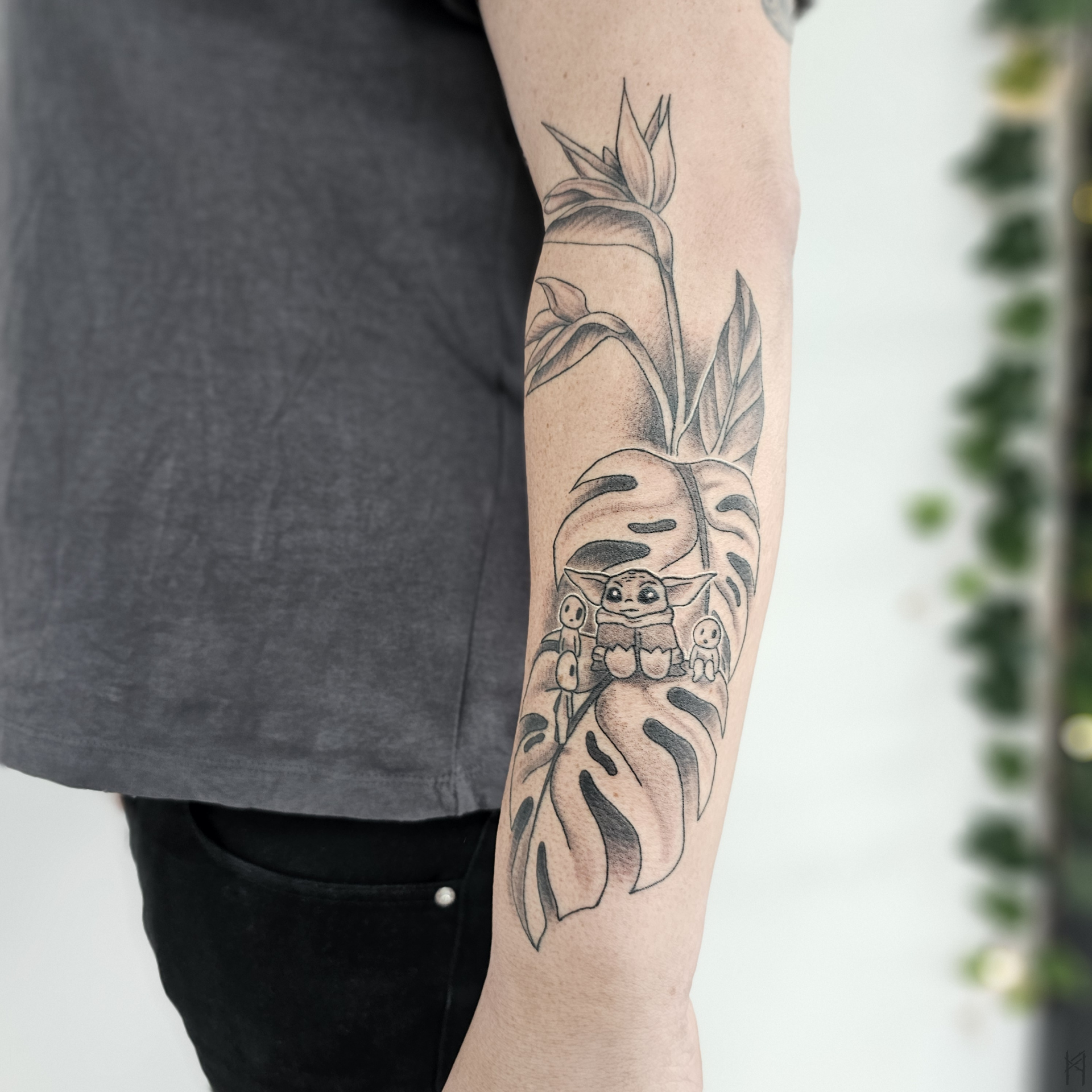 Monstera Tattoo am Arm – Fräulein Hedera, Herrenberg
