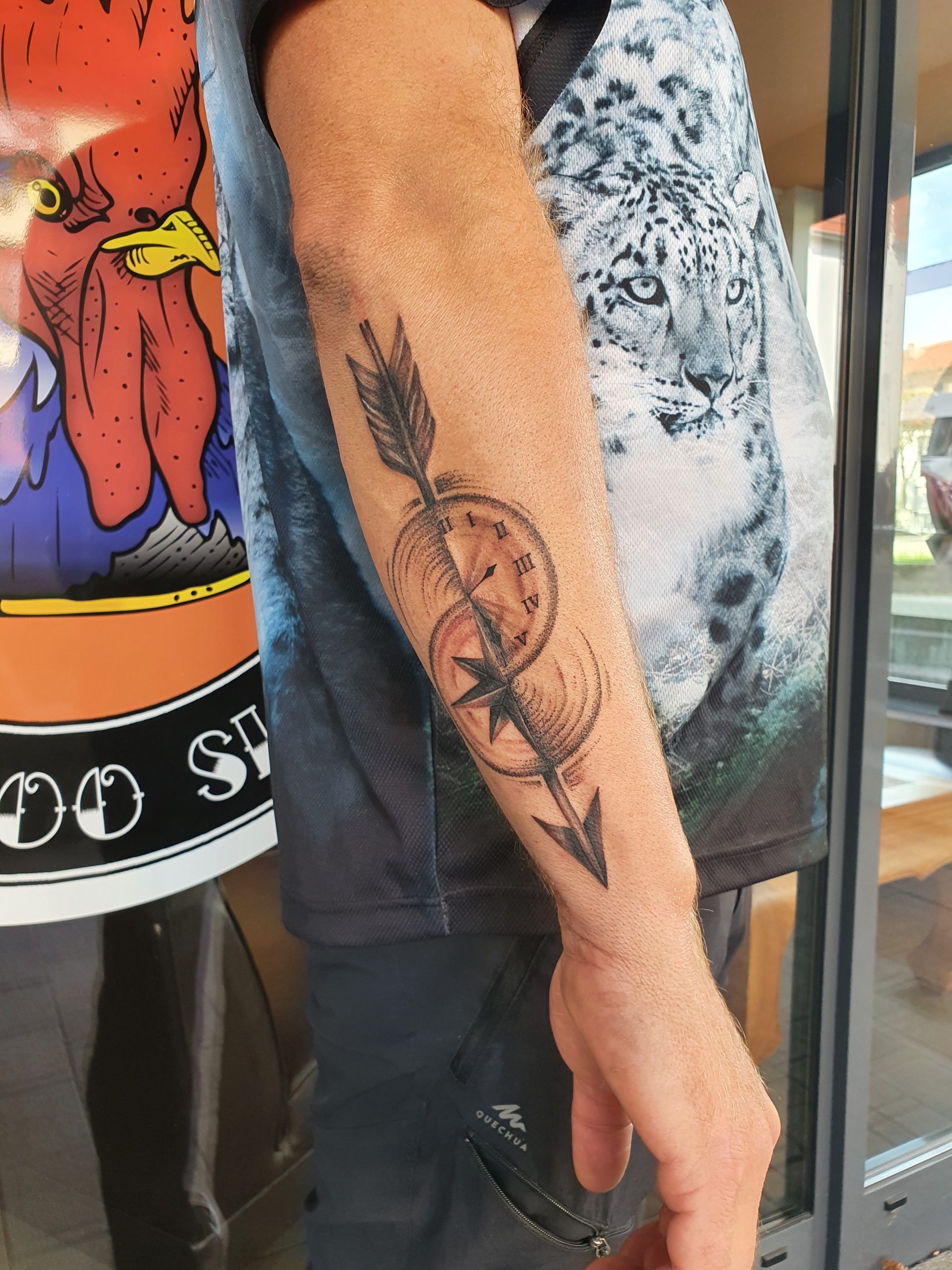 Pfeil Tattoo am Arm – Fräulein Hedera, Herrenberg