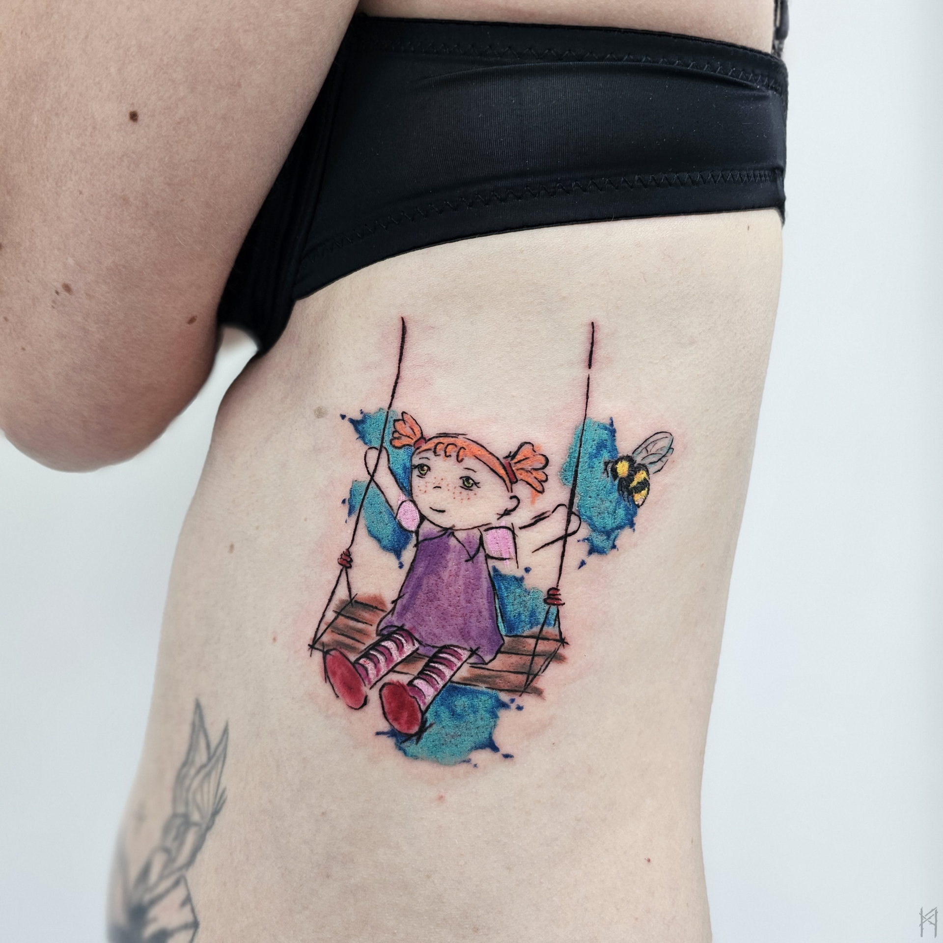 Puppe Tattoo an der Rippe – Fräulein Hedera, Herrenberg