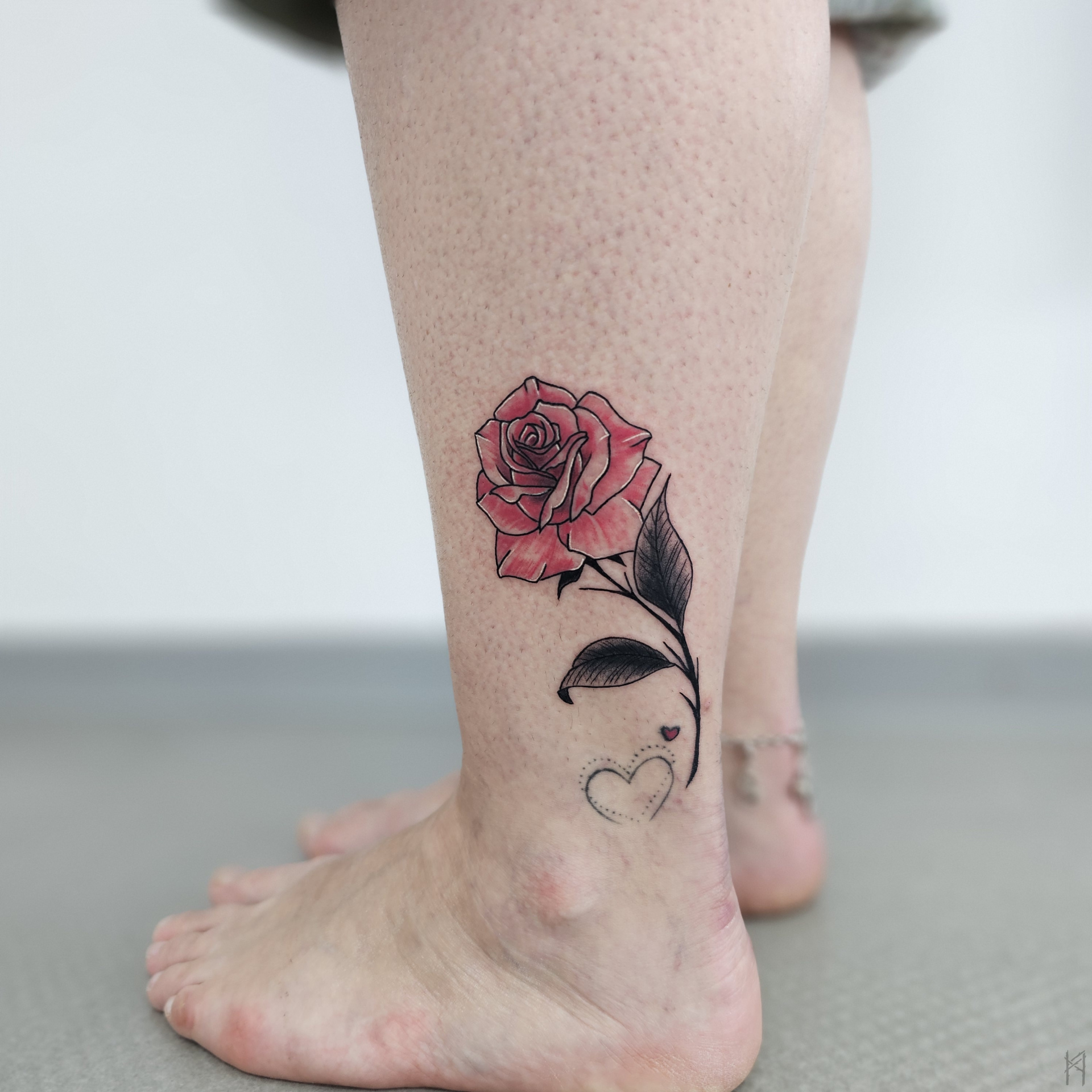 Rose Tattoo am Knöchel – Fräulein Hedera, Herrenberg