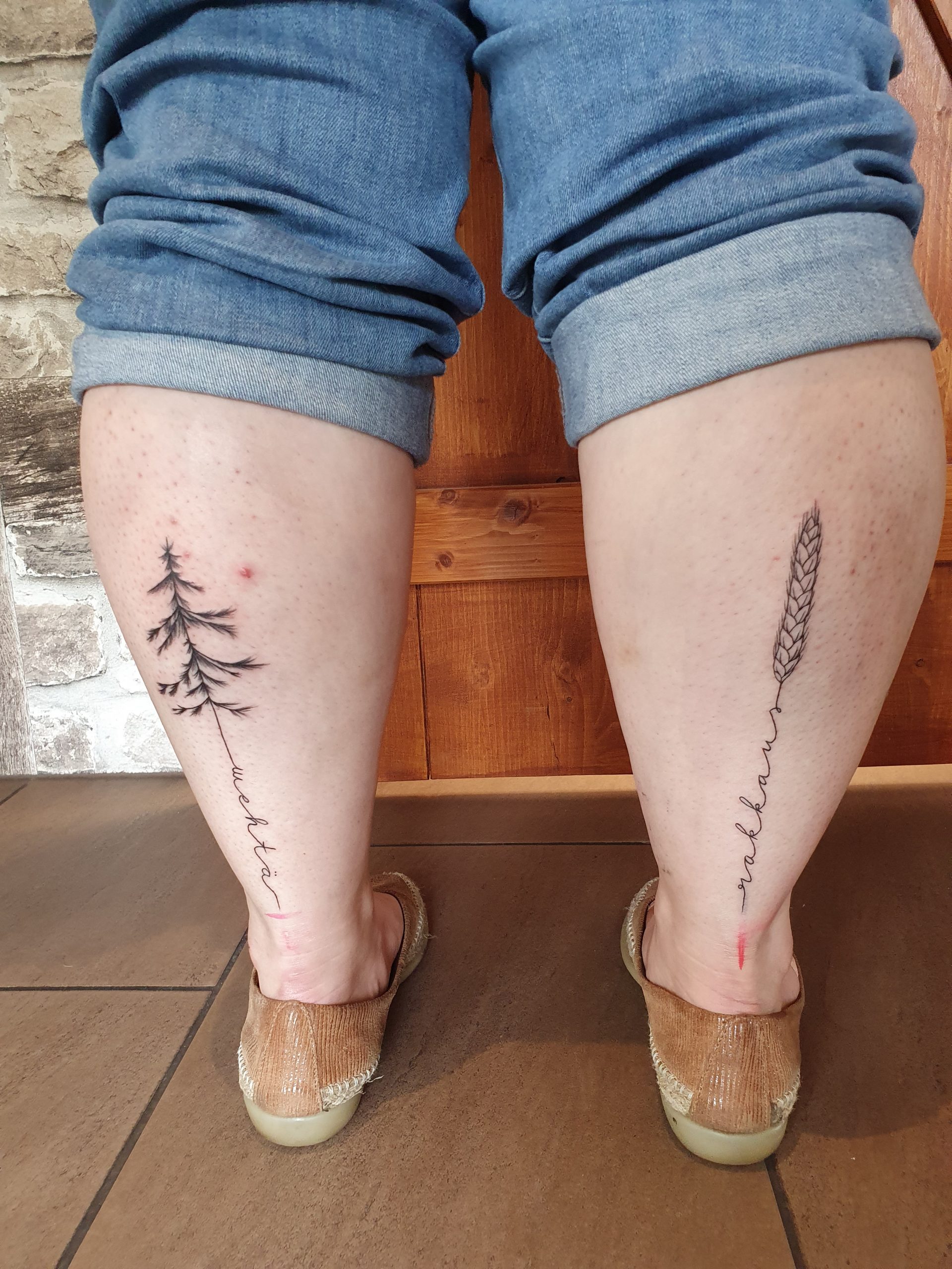 Tanne Weizen Tattoo am Bein – Fräulein Hedera, Herrenberg